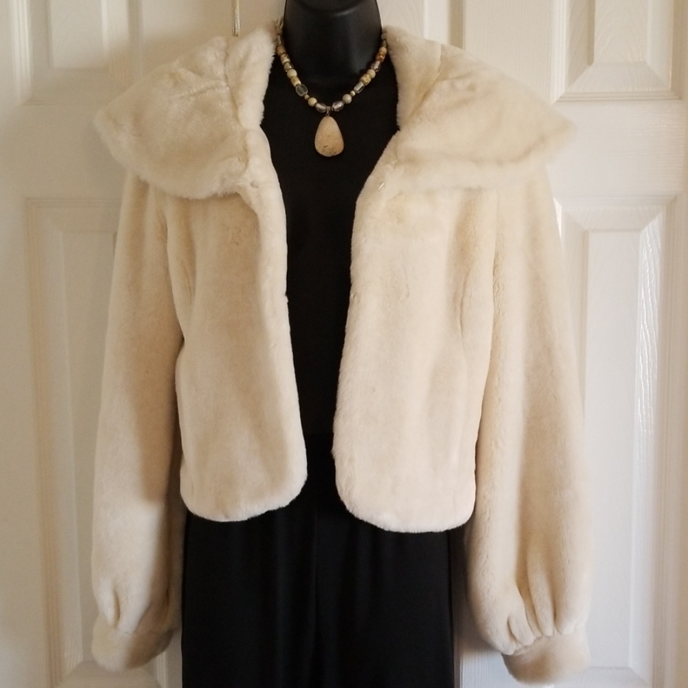 Amazing! Vintage Ivory Faux Fur Satin Lined Bridal Jacket fits S to L